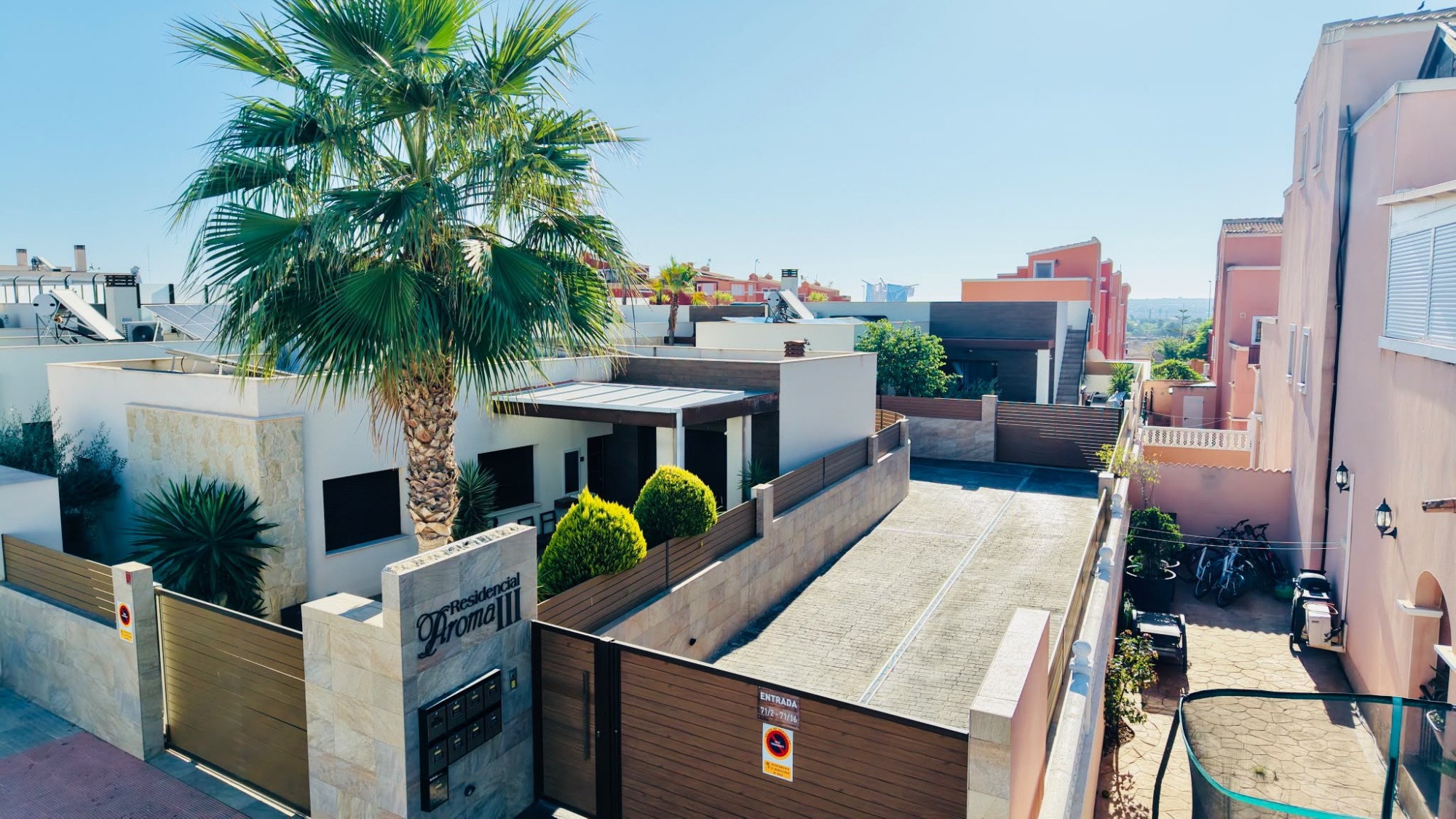 For sale - 3 Bedroom 2 Bathroom Semi-Detached Villa in Los Montesinos -  - Alicante