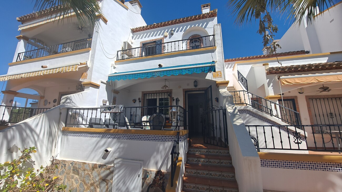For sale - 2 Bedroom 2 Bathroom Town House in Villamartin - Orihuela Costa  - Alicante