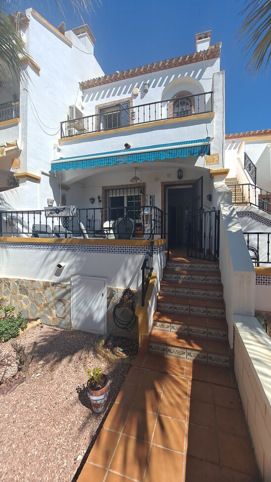 For sale - 2 Bedroom 2 Bathroom Town House in Villamartin - Orihuela Costa  - Alicante