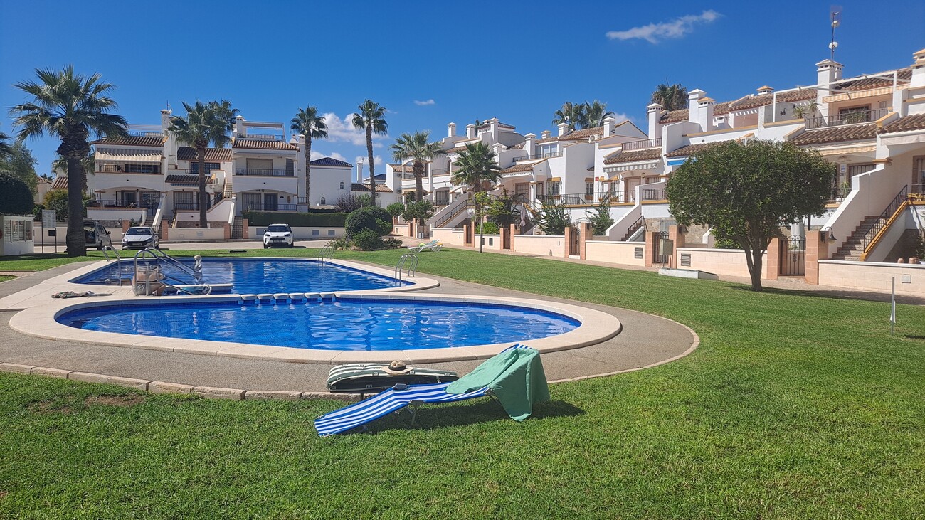 For sale - 2 Bedroom 2 Bathroom Town House in Villamartin - Orihuela Costa  - Alicante
