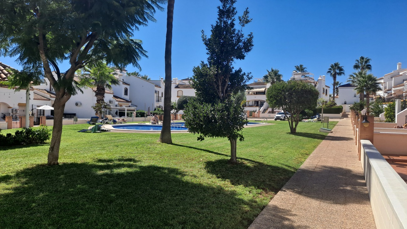For sale - 2 Bedroom 2 Bathroom Town House in Villamartin - Orihuela Costa  - Alicante