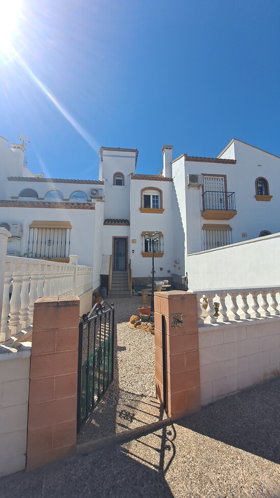 For sale - 2 Bedroom 2 Bathroom Town House in Villamartin - Orihuela Costa  - Alicante