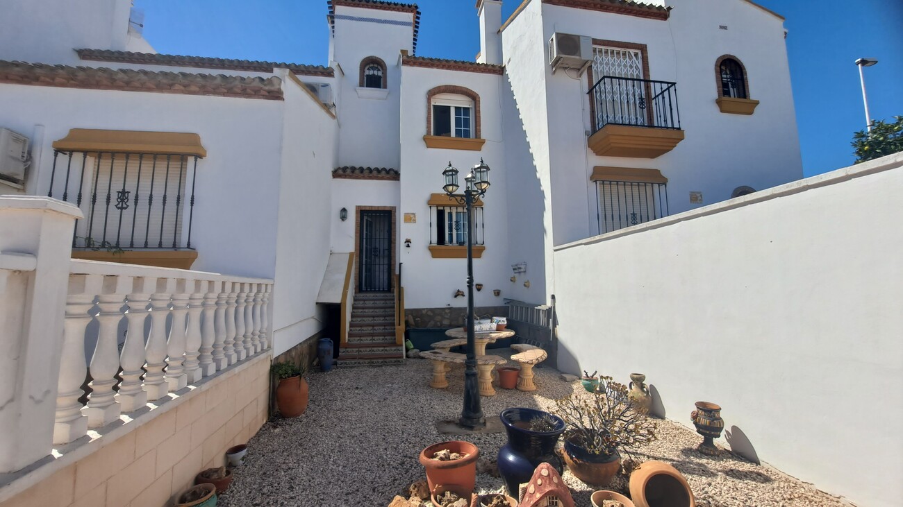 For sale - 2 Bedroom 2 Bathroom Town House in Villamartin - Orihuela Costa  - Alicante