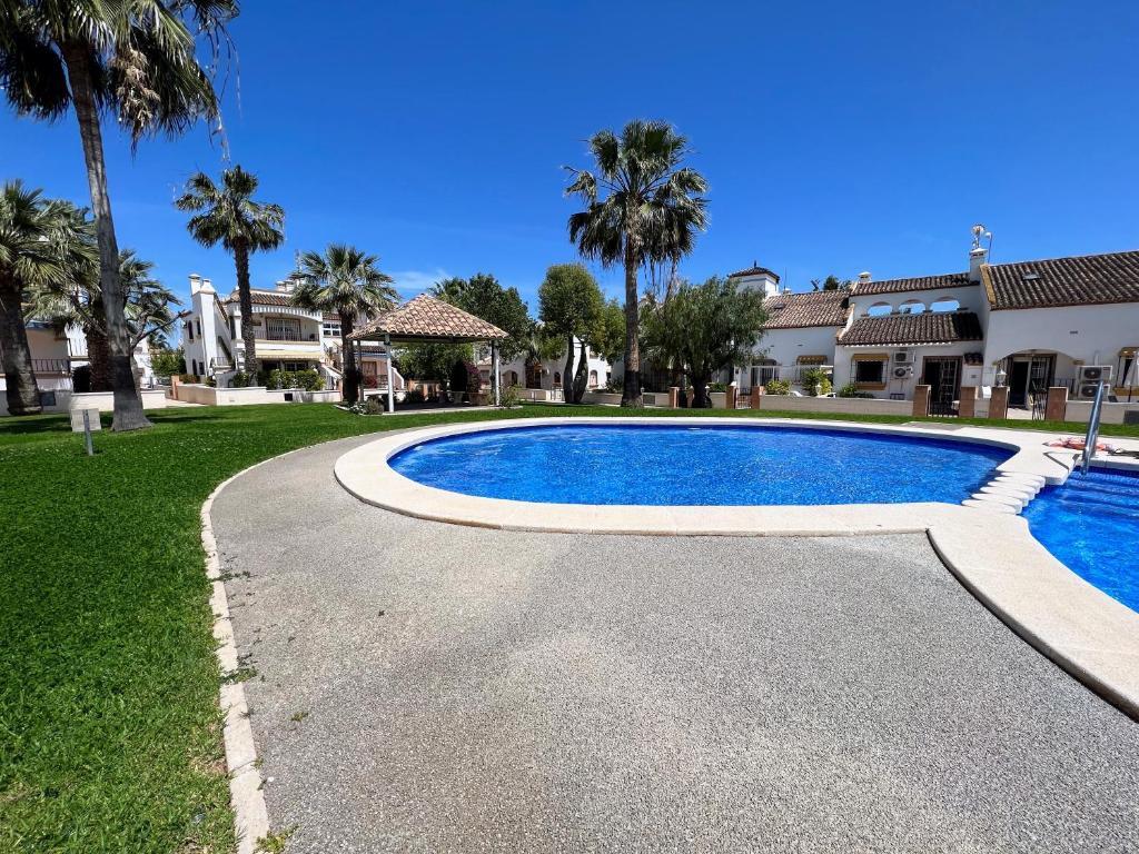 For sale - 2 Bedroom 2 Bathroom Town House in Villamartin - Orihuela Costa  - Alicante