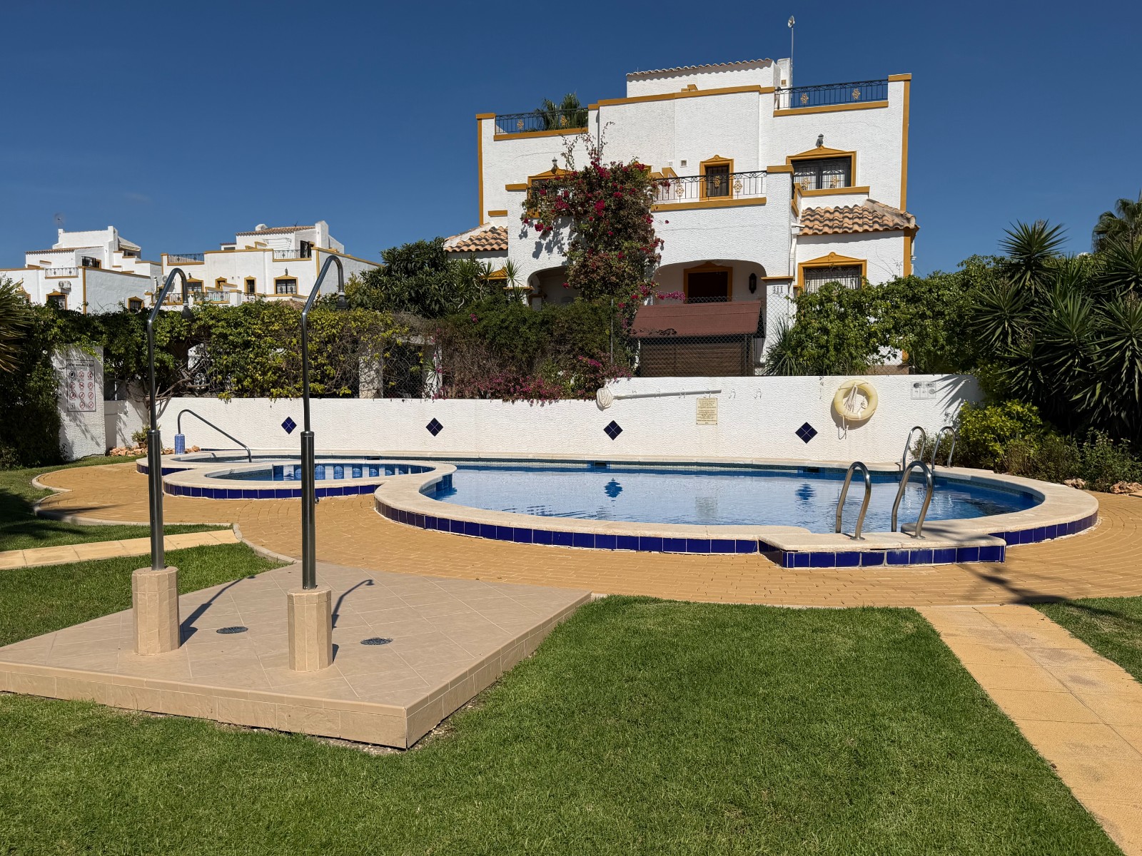 For sale - 3 Bedroom 2 Bathroom Townhouse in Los Montesinos - Entre Naranjos Vistabella  - Alicante