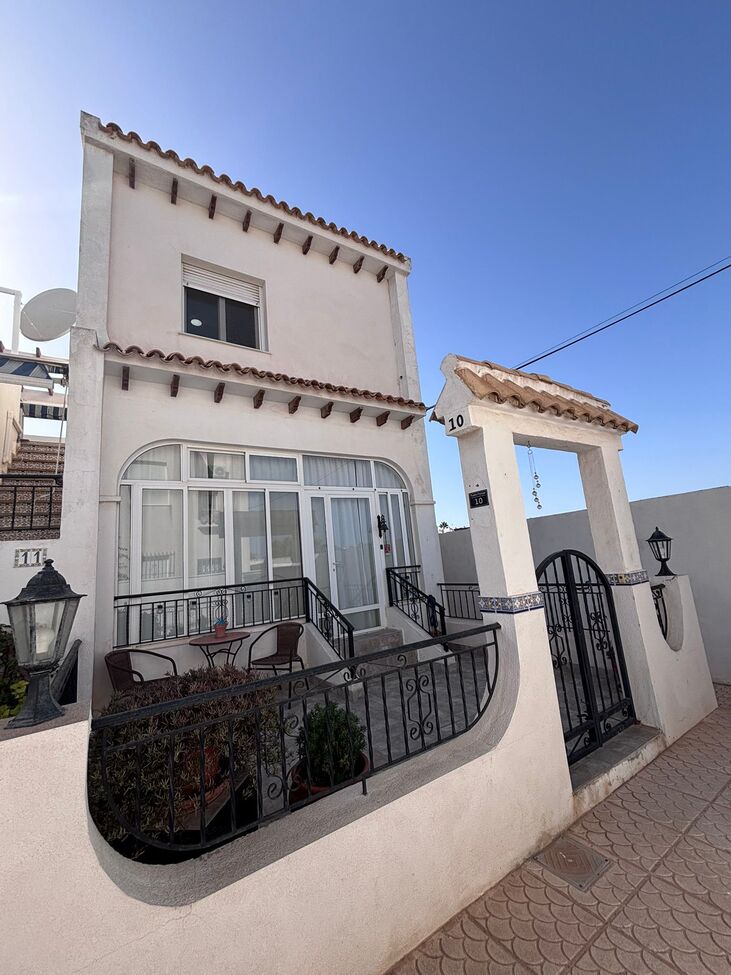 For sale - 2 Bedroom 3 Bathroom Town House in Villamartin - Orihuela Costa  - Alicante