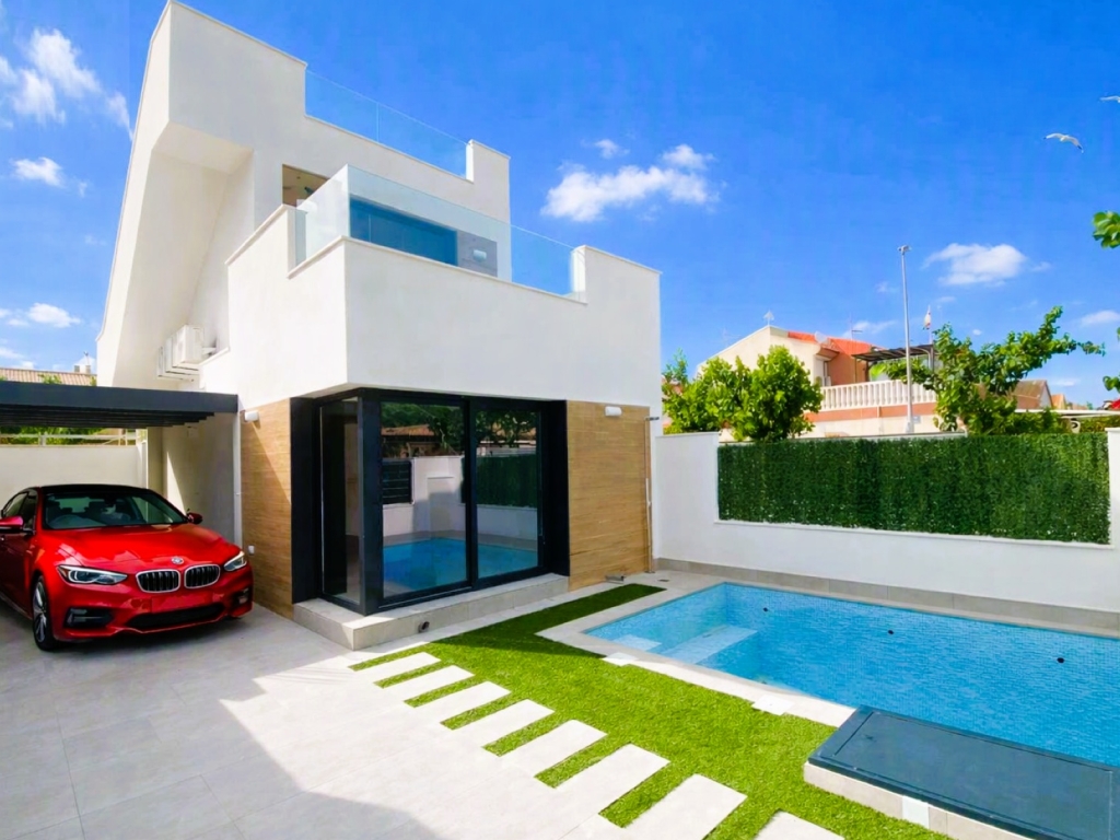3 Bedroom 2 Bathroom Villa in Los Alcazares