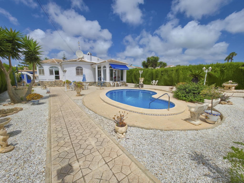 3 Bedroom 2 Bathroom Villa in Torrevieja