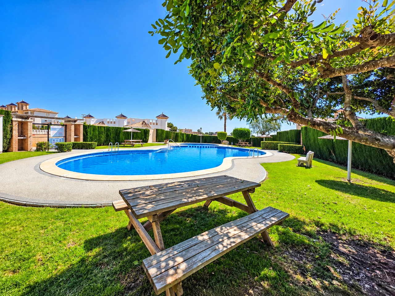 For sale - 2 Bedroom 1 Bathroom Apartment in Lomas de Cabo Roig - , Lomas de Cabo Roig, Alicante, Spain - Alicante