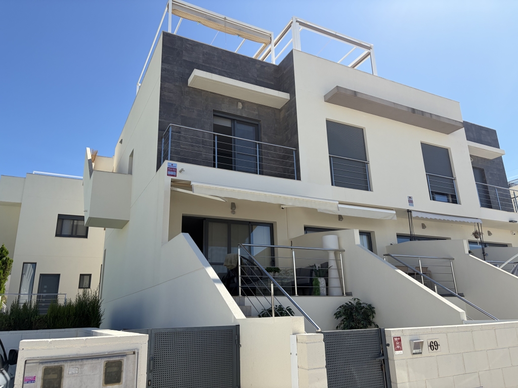 3 Bedroom 2 Bathroom Town House in Benijofar