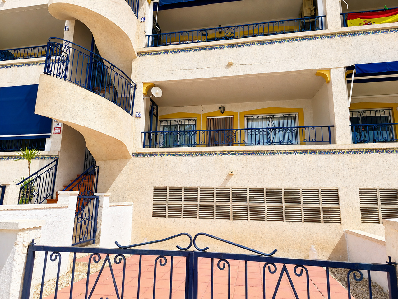For sale - 2 Bedroom 1 Bathroom Apartment in Villamartin - , Villamartin, Alicante, Spain - Alicante
