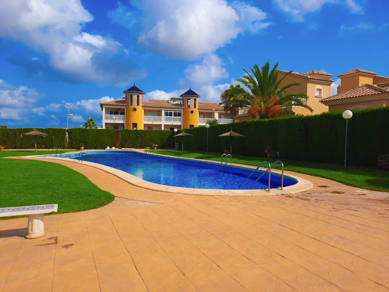 For sale - 2 Bedroom 1 Bathroom Apartment in Villamartin - , Villamartin, Alicante, Spain - Alicante