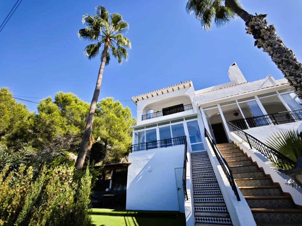 Villamartin 2 bed 1 bath Coner penthouse for sale in Verdemar IV