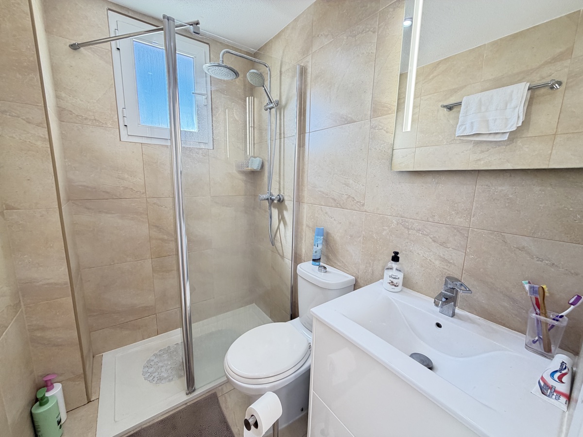 For sale - 2 Bedroom 2 Bathroom Top Floor Apartment in Villamartin - , Villamartin, Alicante, Spain - Alicante