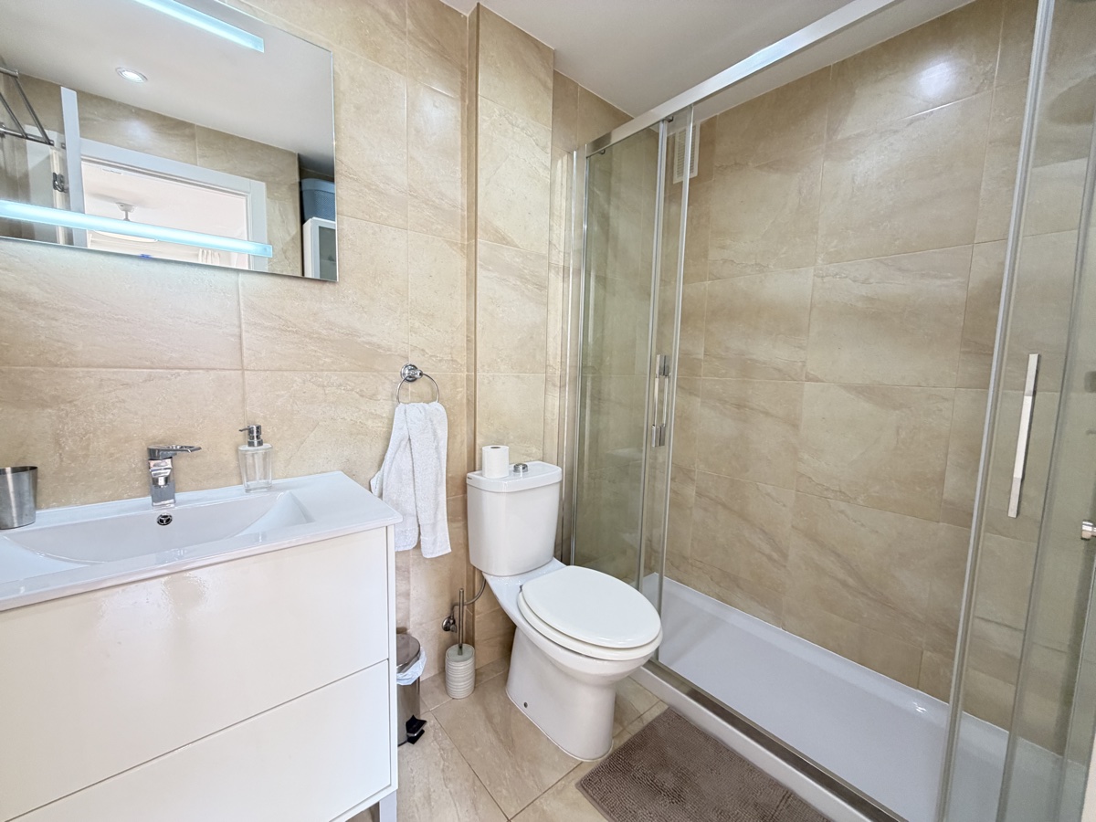 For sale - 2 Bedroom 2 Bathroom Top Floor Apartment in Villamartin - , Villamartin, Alicante, Spain - Alicante