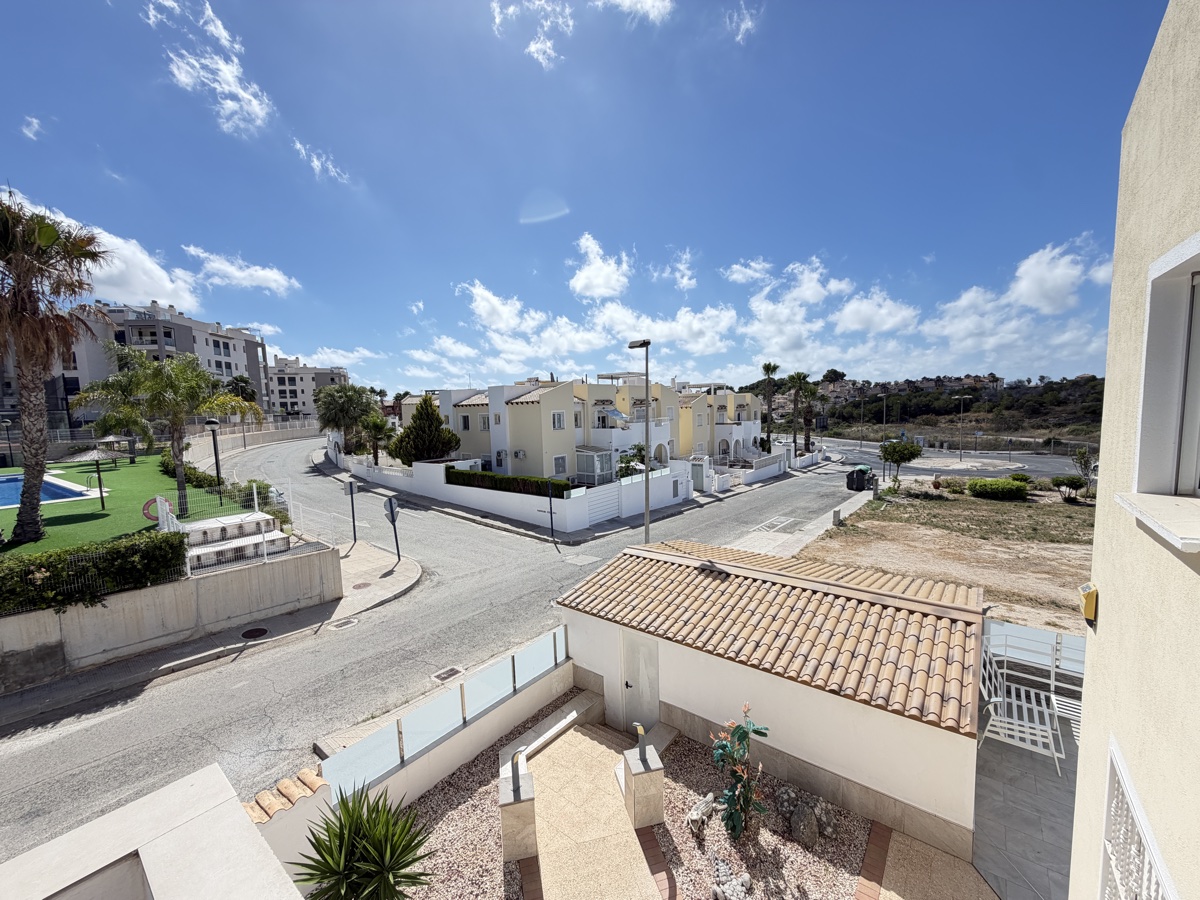 For sale - 2 Bedroom 2 Bathroom Top Floor Apartment in Villamartin - , Villamartin, Alicante, Spain - Alicante