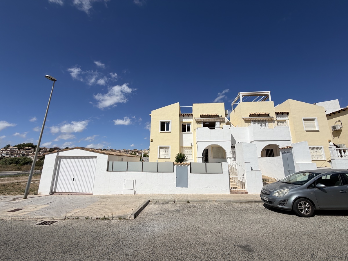 For sale - 2 Bedroom 2 Bathroom Top Floor Apartment in Villamartin - , Villamartin, Alicante, Spain - Alicante