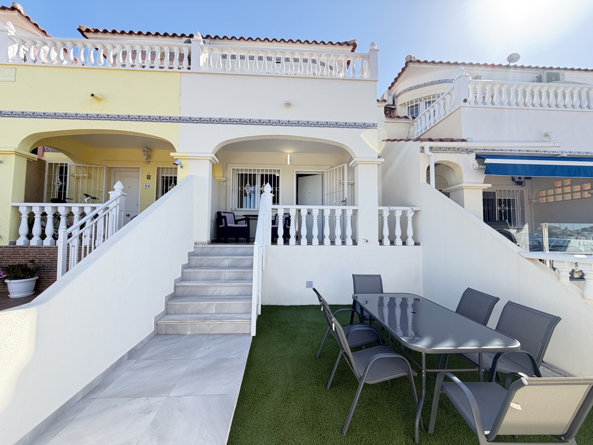 For sale - 3 Bedroom 2 Bathroom Townhouse in Villamartin - , Villamartin, Alicante, Spain - Alicante