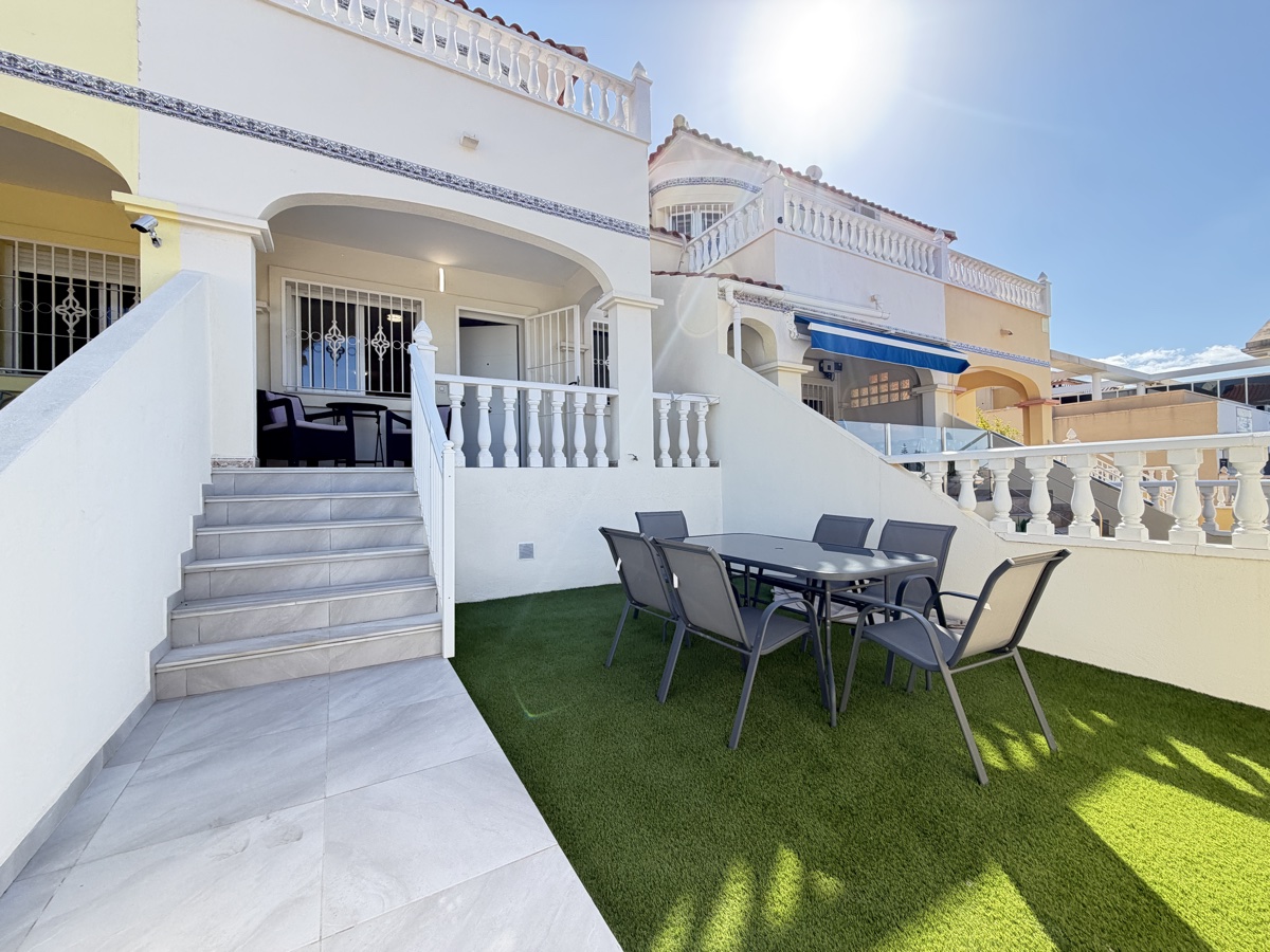 For sale - 3 Bedroom 2 Bathroom Townhouse in Villamartin - , Villamartin, Alicante, Spain - Alicante