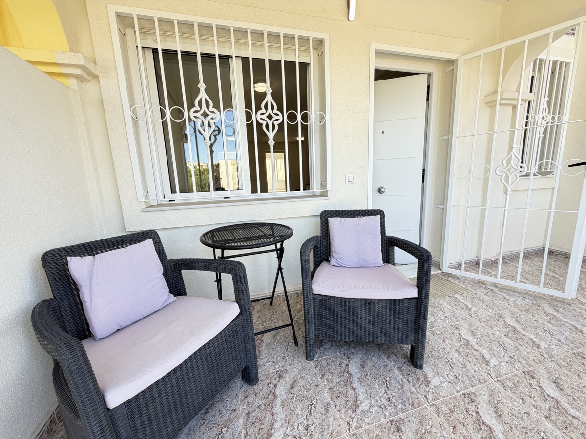 For sale - 3 Bedroom 2 Bathroom Townhouse in Villamartin - , Villamartin, Alicante, Spain - Alicante