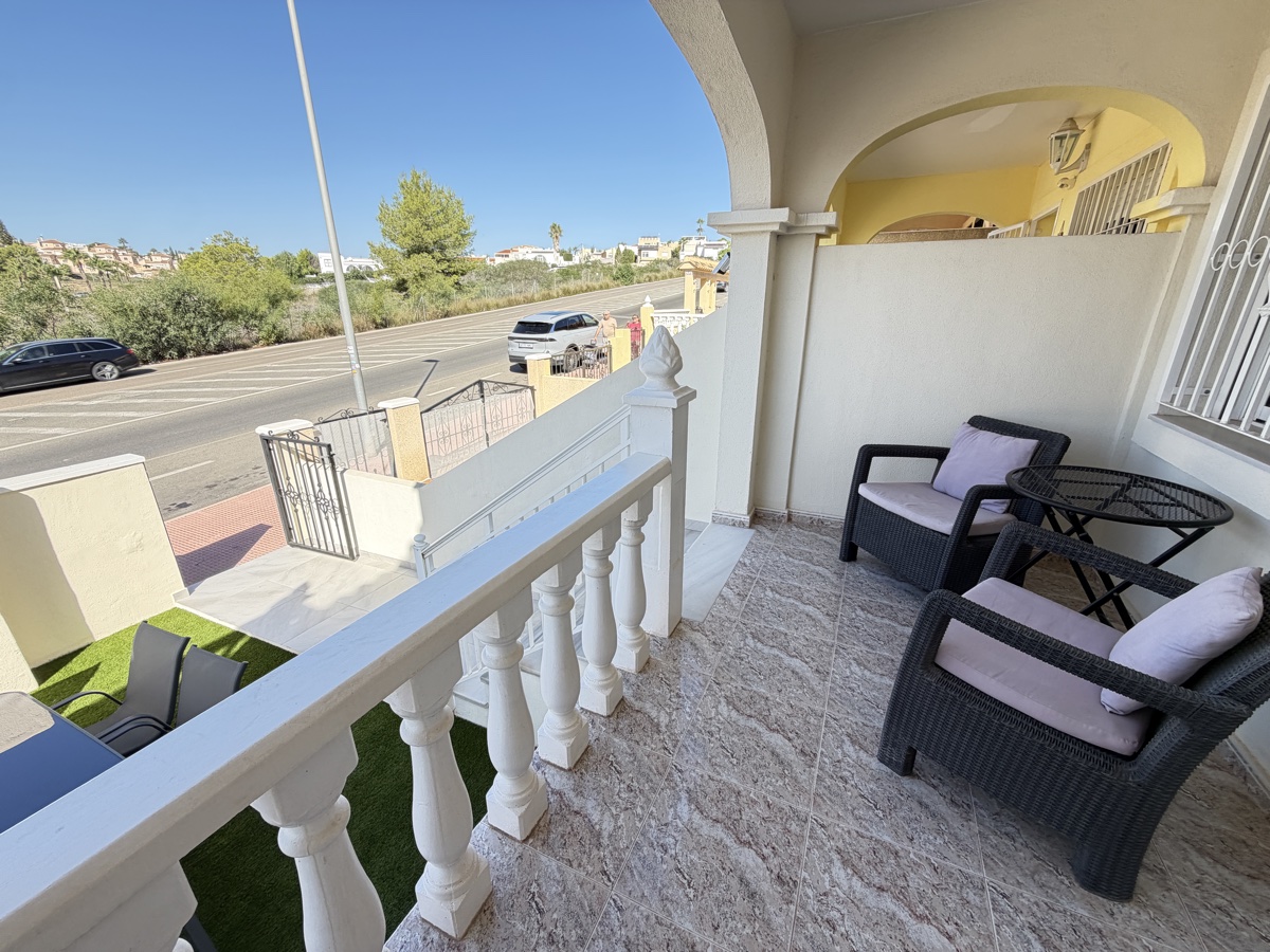 For sale - 3 Bedroom 2 Bathroom Townhouse in Villamartin - , Villamartin, Alicante, Spain - Alicante