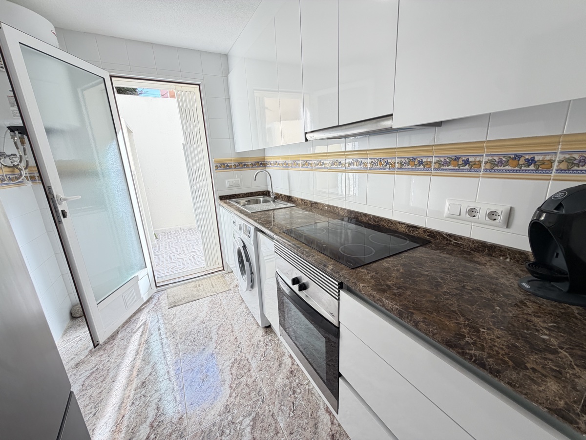 For sale - 3 Bedroom 2 Bathroom Townhouse in Villamartin - , Villamartin, Alicante, Spain - Alicante