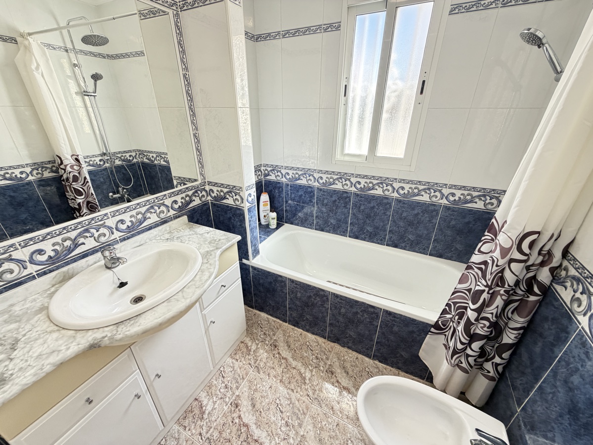 For sale - 3 Bedroom 2 Bathroom Townhouse in Villamartin - , Villamartin, Alicante, Spain - Alicante