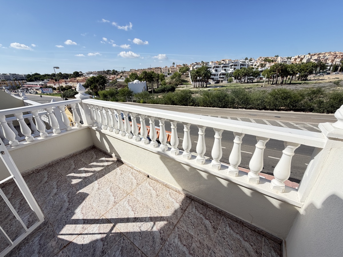 For sale - 3 Bedroom 2 Bathroom Townhouse in Villamartin - , Villamartin, Alicante, Spain - Alicante
