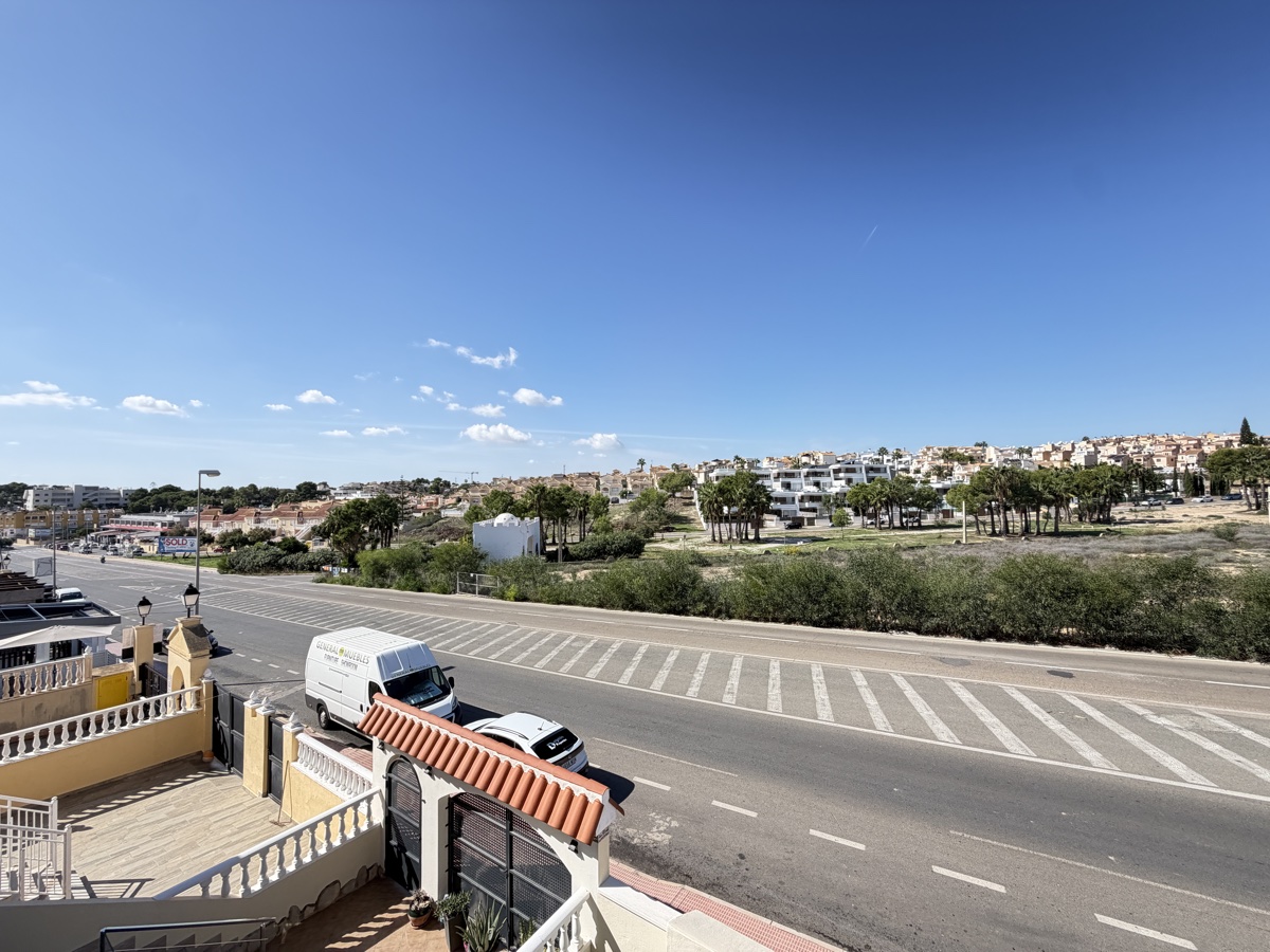 For sale - 3 Bedroom 2 Bathroom Townhouse in Villamartin - , Villamartin, Alicante, Spain - Alicante