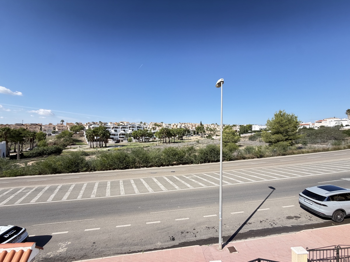 For sale - 3 Bedroom 2 Bathroom Townhouse in Villamartin - , Villamartin, Alicante, Spain - Alicante