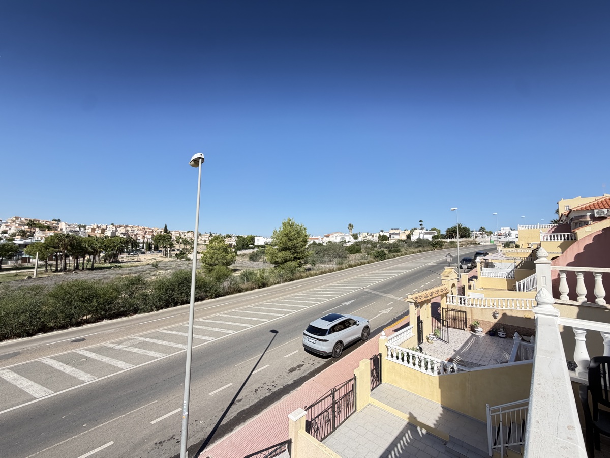 For sale - 3 Bedroom 2 Bathroom Townhouse in Villamartin - , Villamartin, Alicante, Spain - Alicante