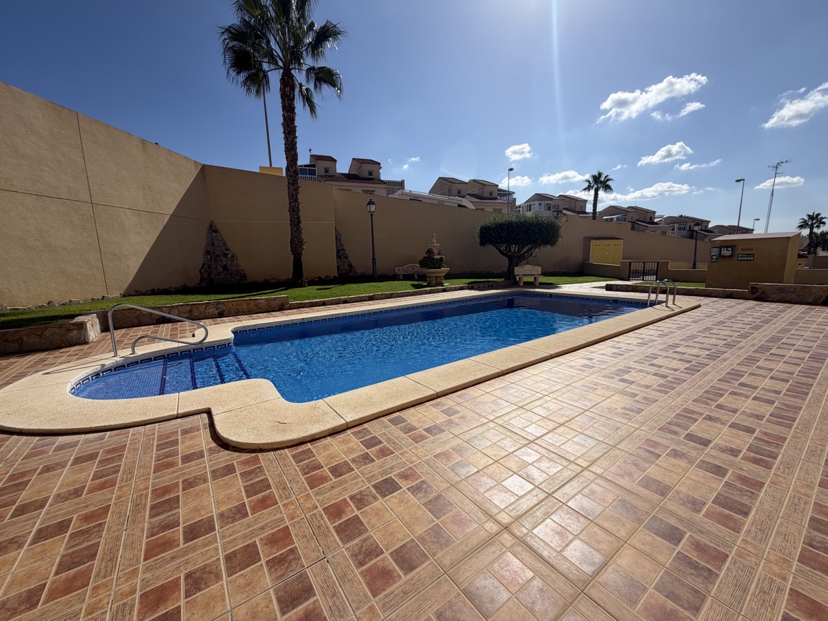 For sale - 3 Bedroom 2 Bathroom Townhouse in Villamartin - , Villamartin, Alicante, Spain - Alicante