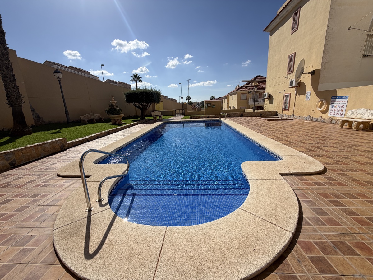 For sale - 3 Bedroom 2 Bathroom Townhouse in Villamartin - , Villamartin, Alicante, Spain - Alicante