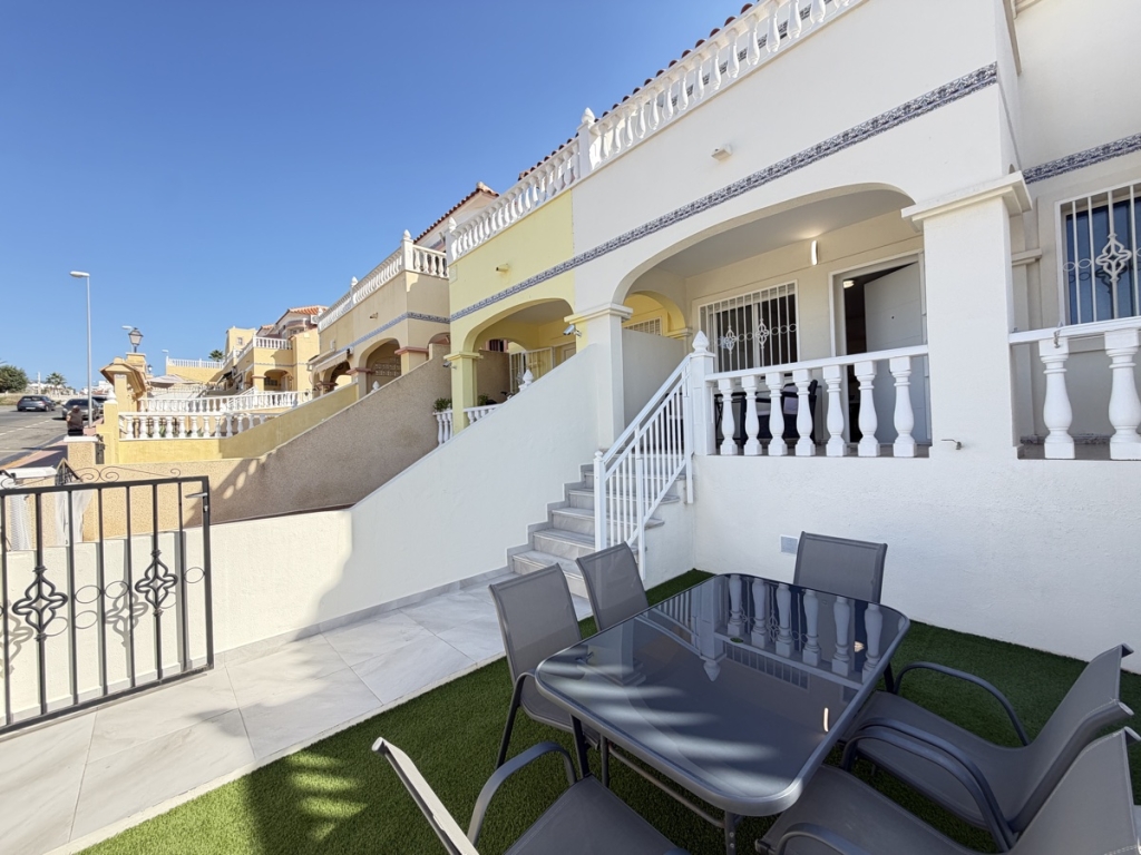 3 Bedroom 2 Bathroom Townhouse in Villamartin