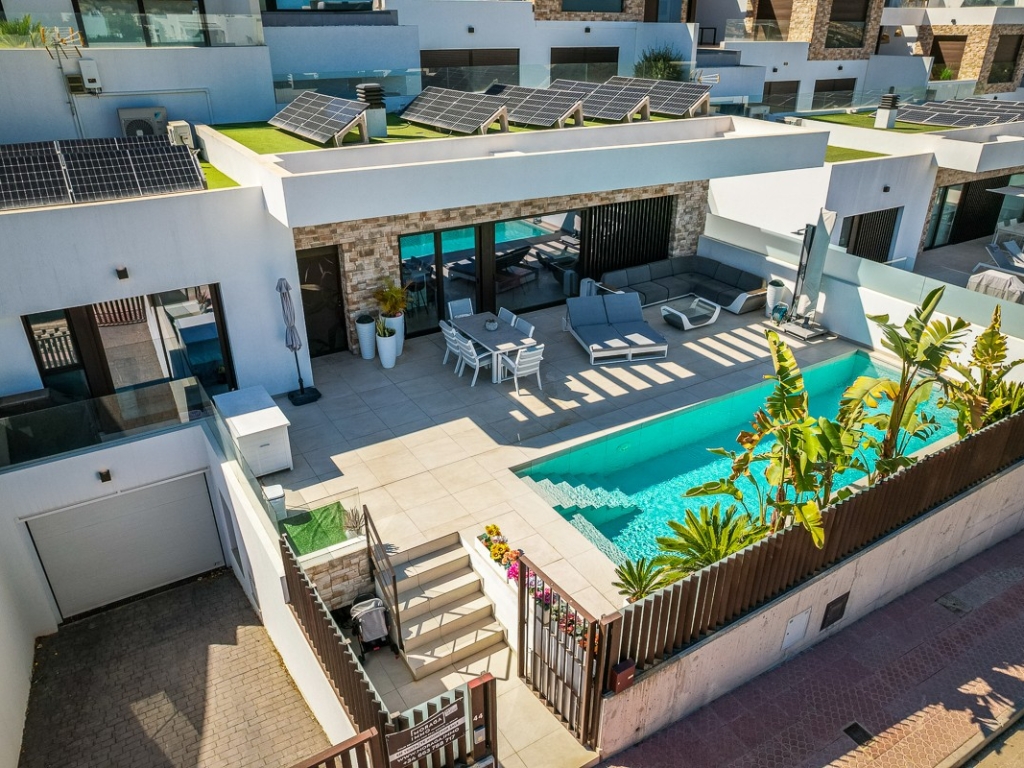 4 Bedroom 4 Bathroom Villa in Rojales
