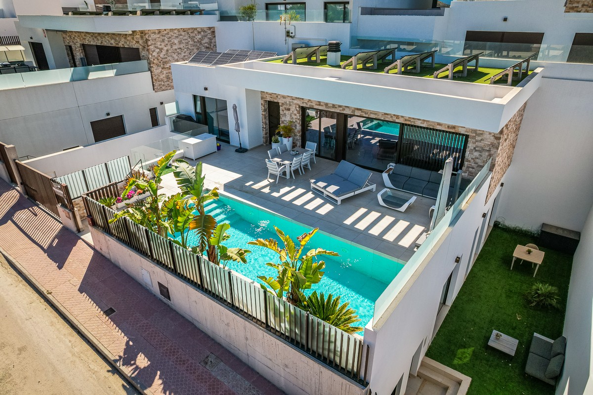 For sale - 4 Bedroom 4 Bathroom Villa in Rojales - Inland  - Alicante