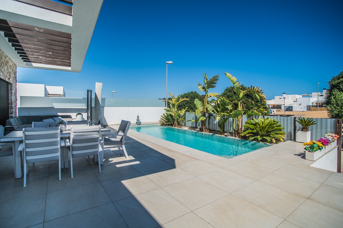 For sale - 4 Bedroom 4 Bathroom Villa in Rojales - Inland  - Alicante