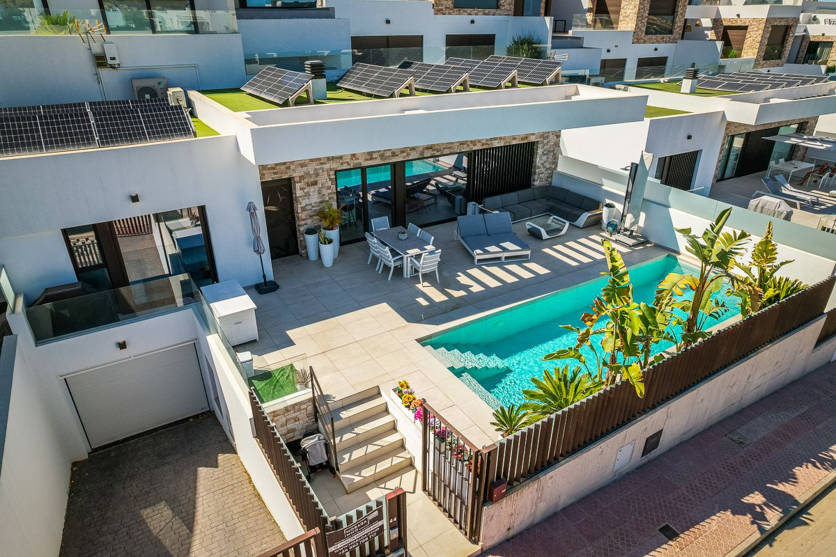 For sale - 4 Bedroom 4 Bathroom Villa in Rojales - Inland  - Alicante
