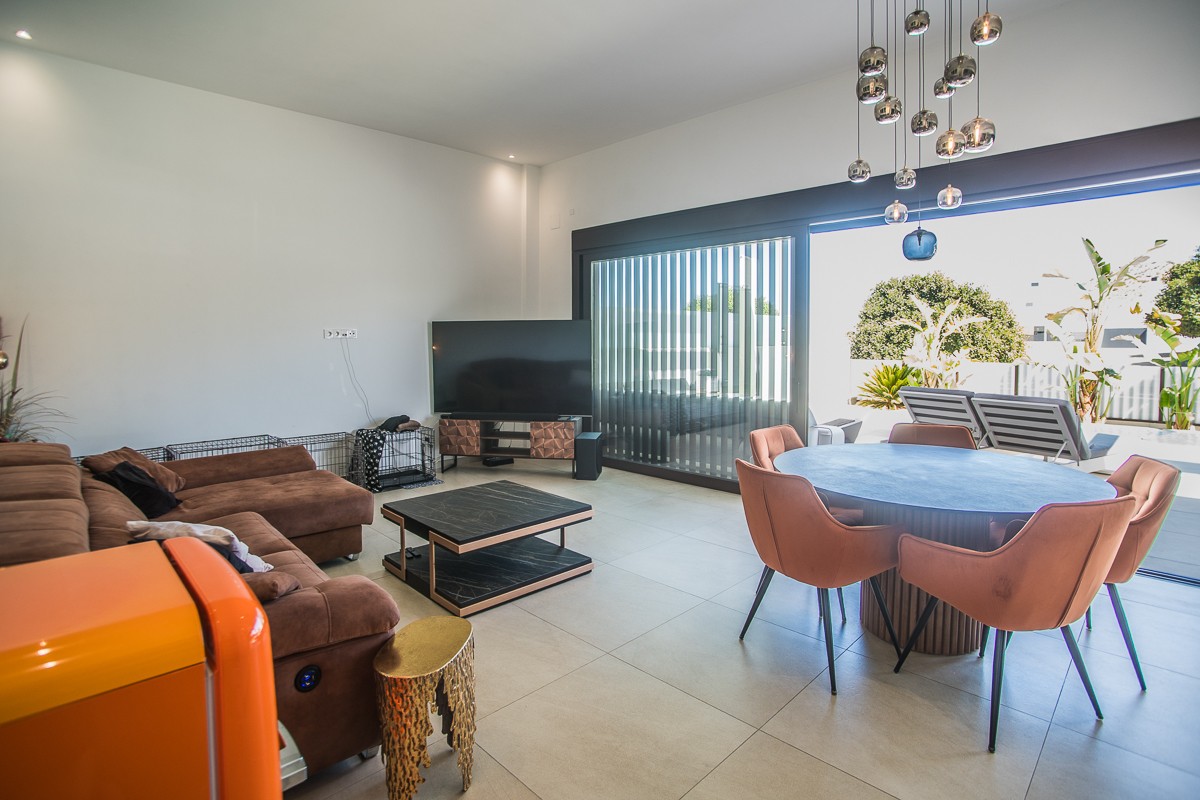 For sale - 4 Bedroom 4 Bathroom Villa in Rojales - Inland  - Alicante