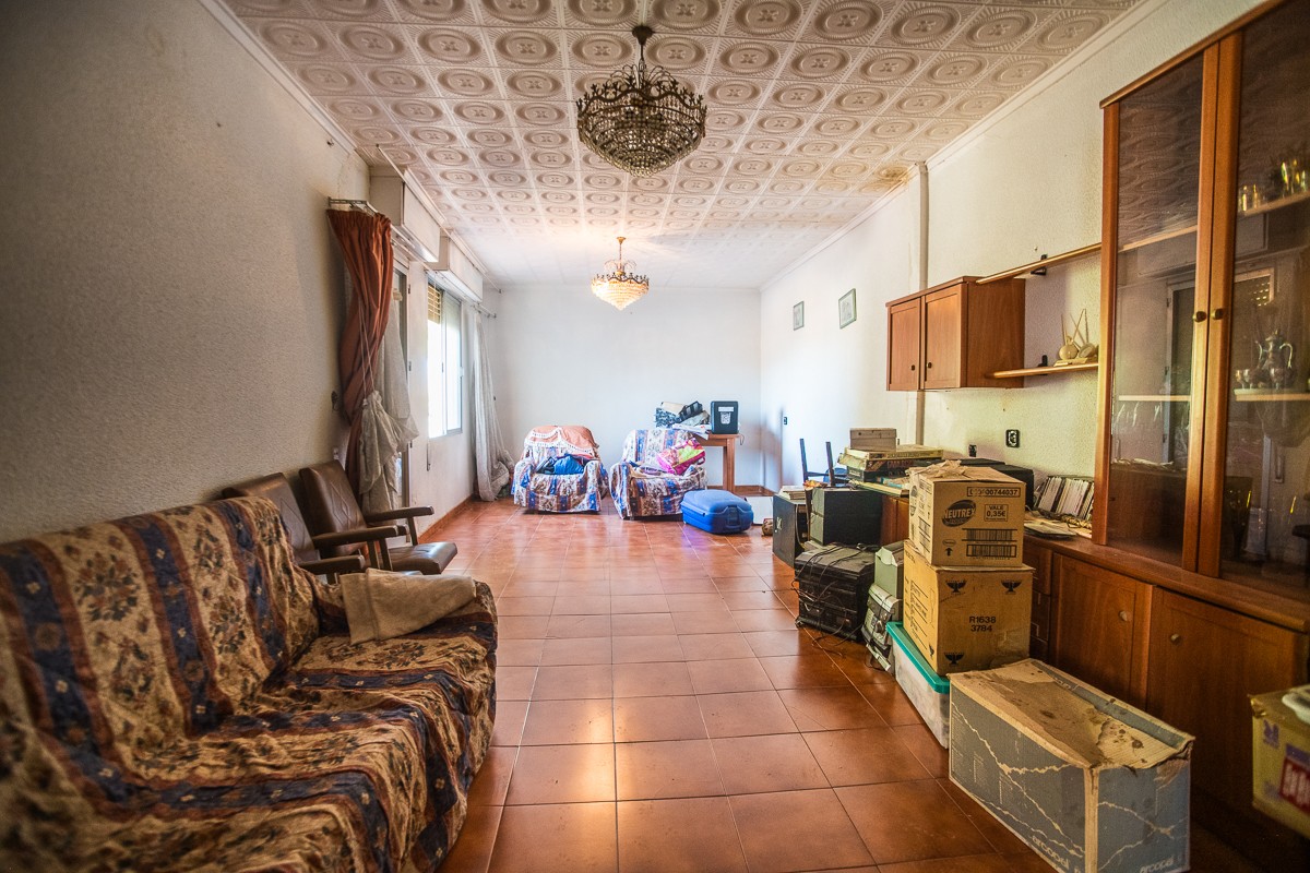 For sale - 4 Bedroom 2 Bathroom Villa in Orihuela - Inland  - Alicante