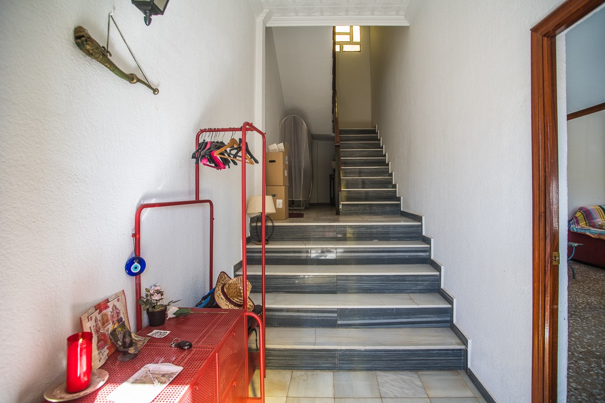 For sale - 4 Bedroom 2 Bathroom Villa in Orihuela - Inland  - Alicante