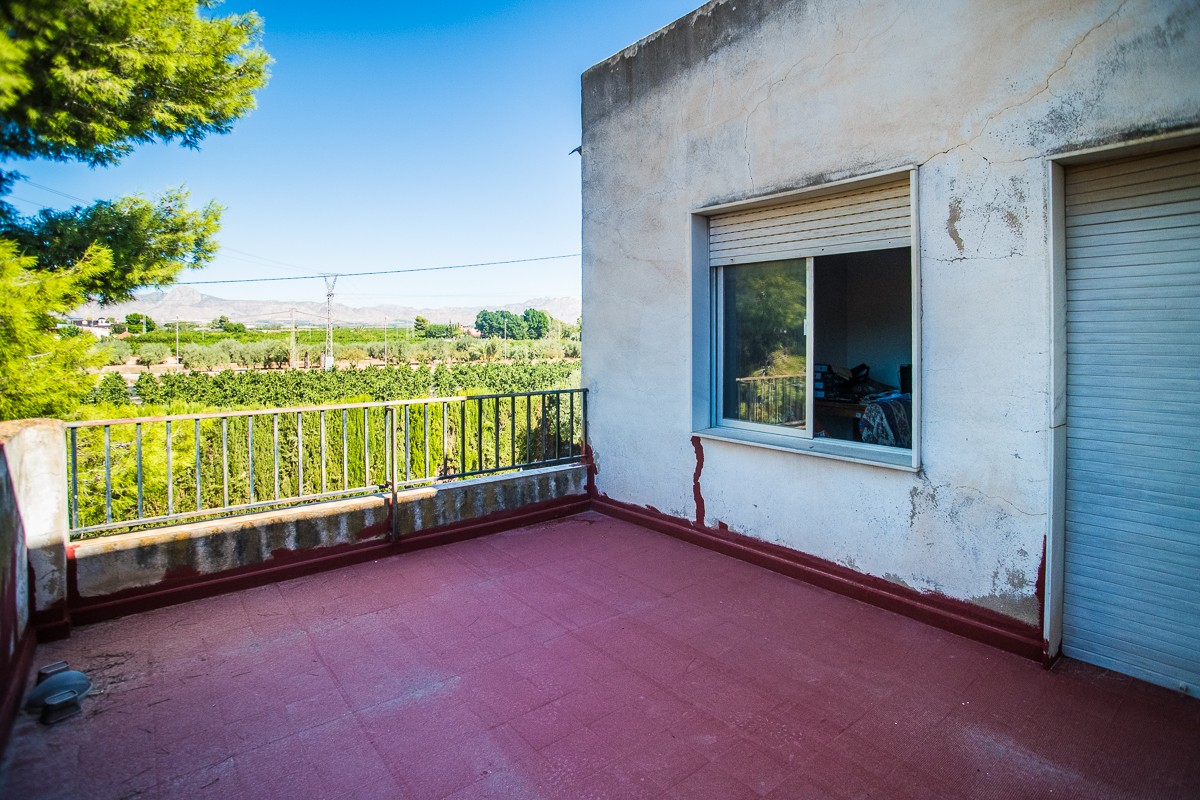 For sale - 4 Bedroom 2 Bathroom Villa in Orihuela - Inland  - Alicante