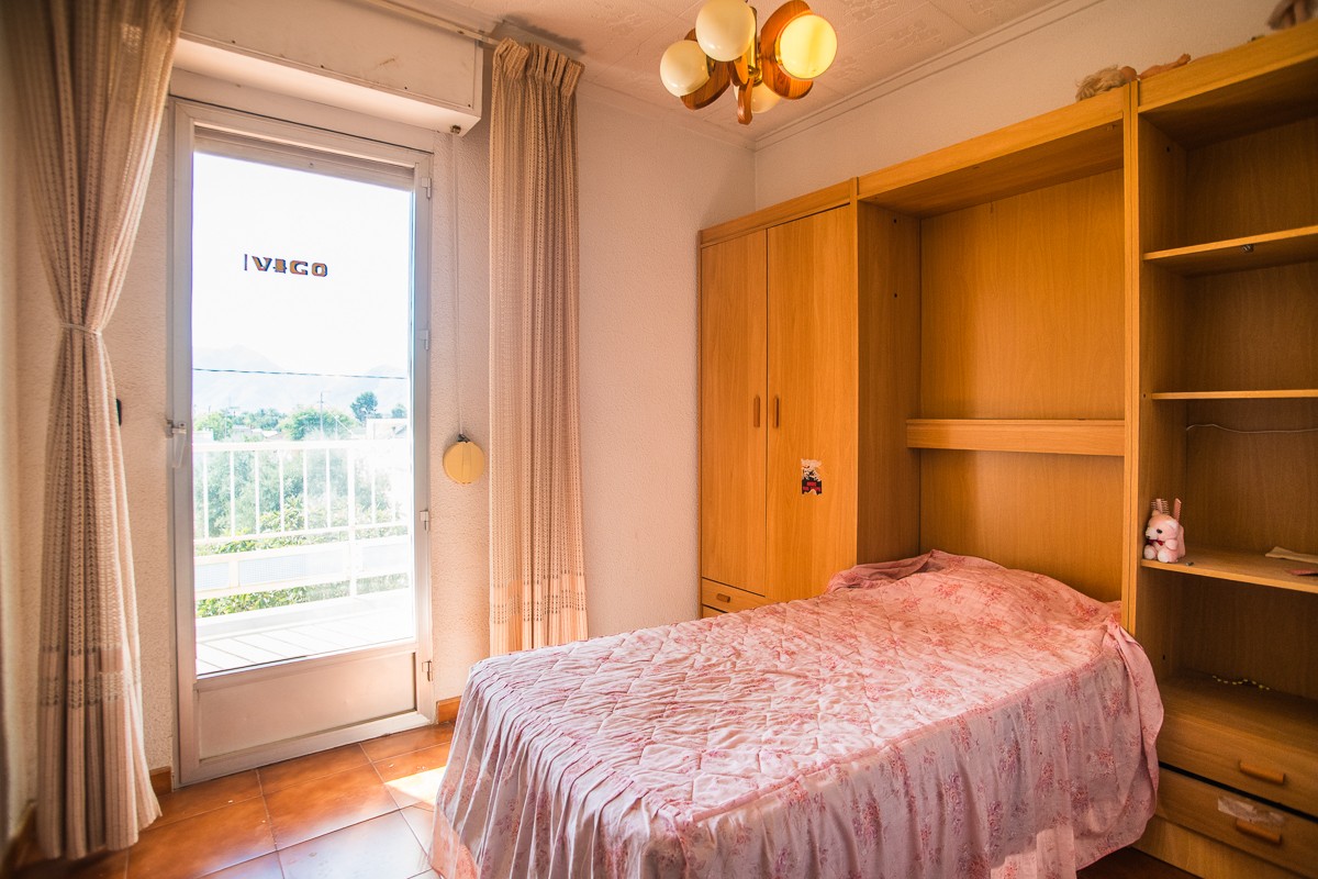 For sale - 4 Bedroom 2 Bathroom Villa in Orihuela - Inland  - Alicante