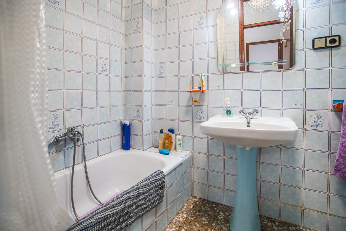 For sale - 4 Bedroom 2 Bathroom Villa in Orihuela - Inland  - Alicante