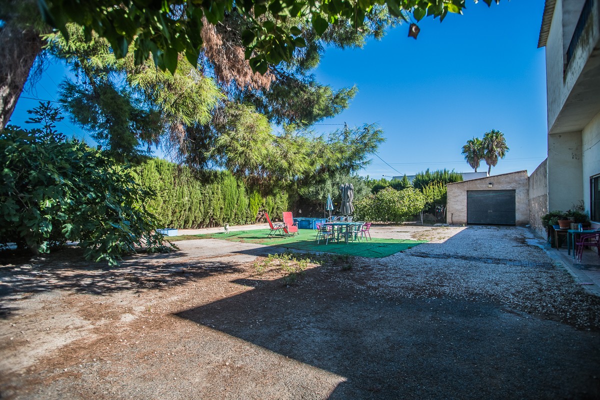 For sale - 4 Bedroom 2 Bathroom Villa in Orihuela - Inland  - Alicante