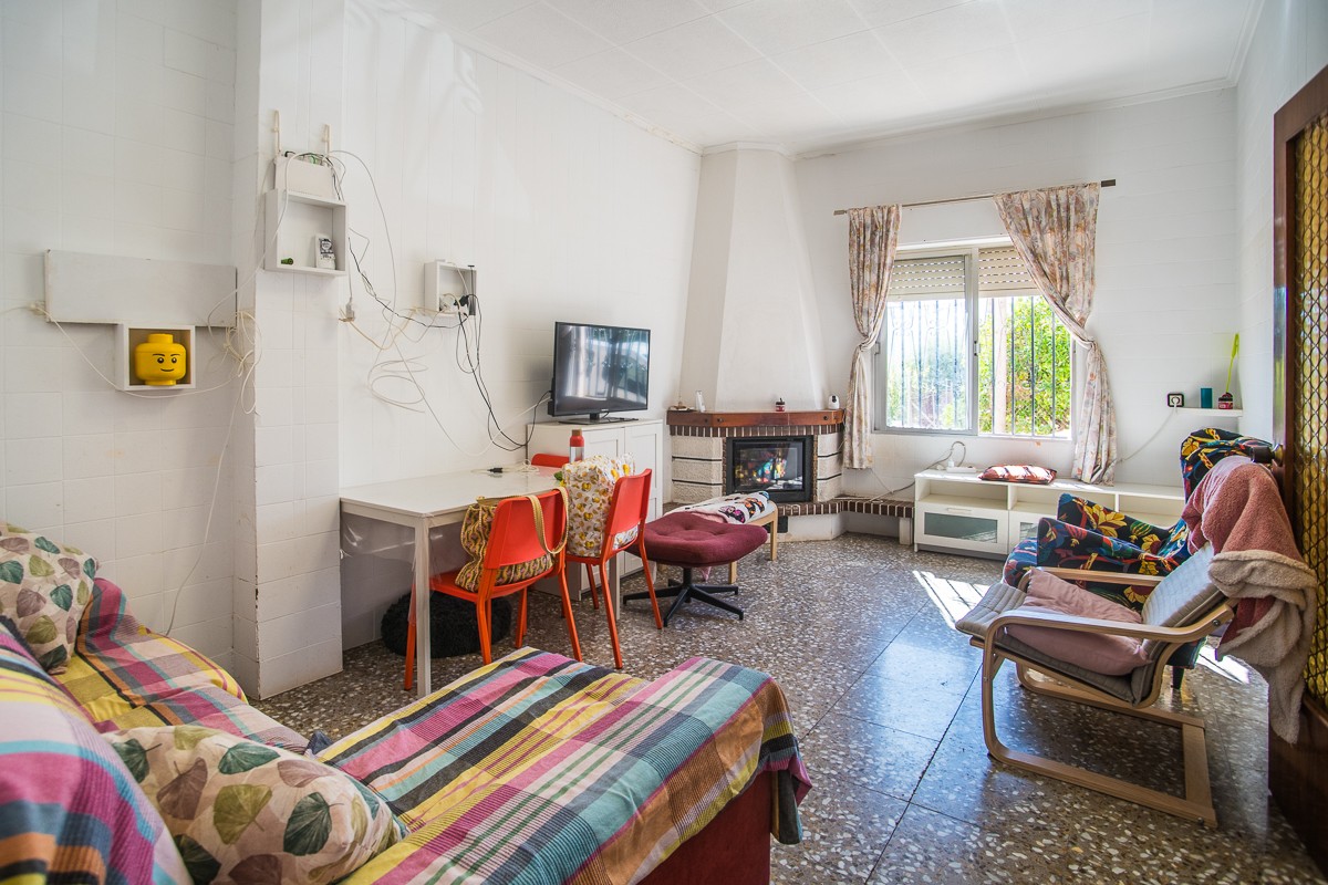 For sale - 4 Bedroom 2 Bathroom Villa in Orihuela - Inland  - Alicante