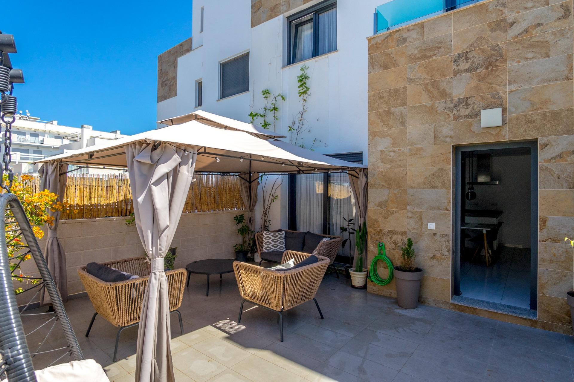 For sale - 3 Bedroom 3 Bathroom Town House in Orihuela Costa - Villamartín-las Filipinas  - Alicante