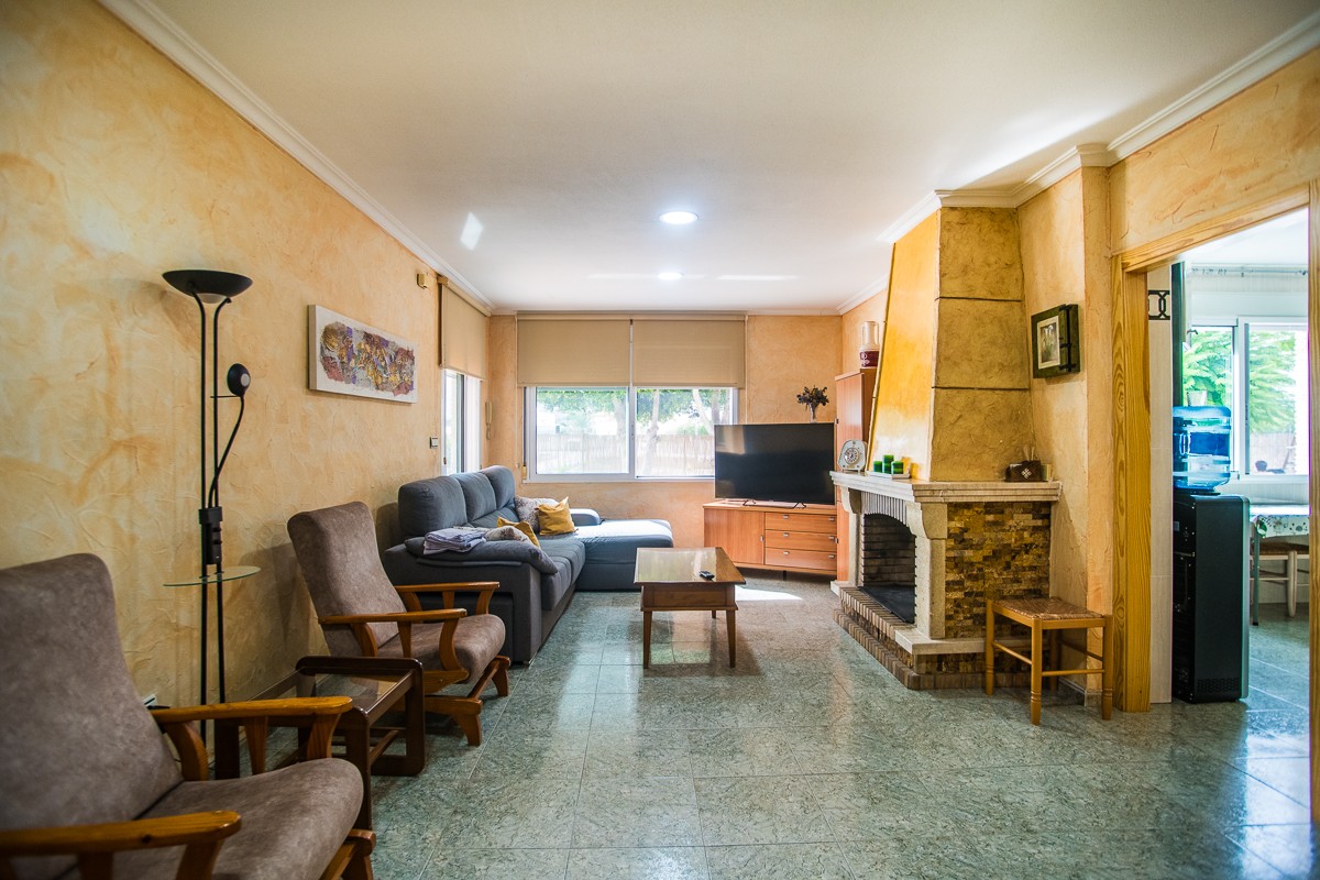 For sale - 7 Bedroom 4 Bathroom Villa in Orihuela - Inland  - Alicante