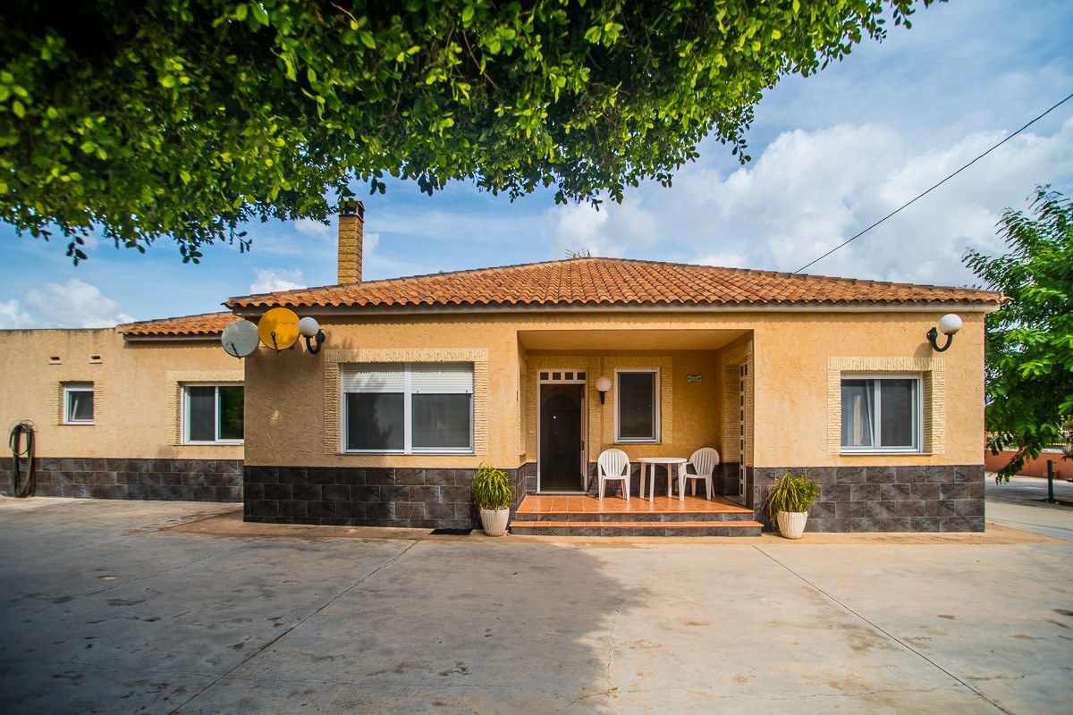 For sale - 7 Bedroom 4 Bathroom Villa in Orihuela - Inland  - Alicante