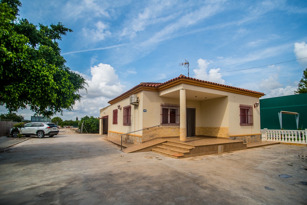 For sale - 7 Bedroom 4 Bathroom Villa in Orihuela - Inland  - Alicante